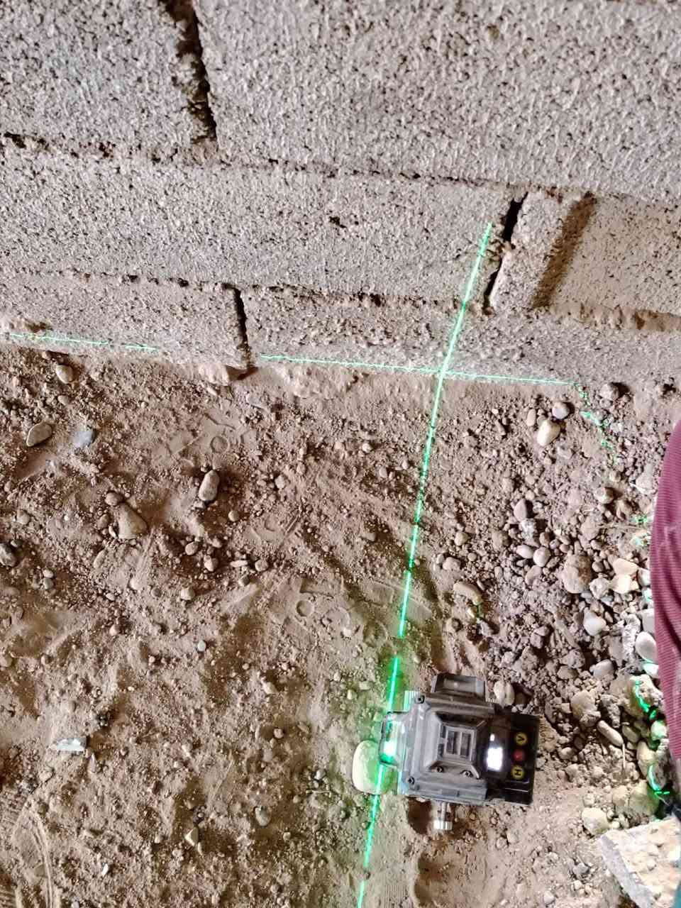 السلام عليكم يوجد كادر عمل تعديل بيوت تصعيد بلوك حدله بيوت تنزيل جص تصعيد جص وفرش حجر  وسيراميك تصعيد  وموجود حادله وجك همر اجار/***********
