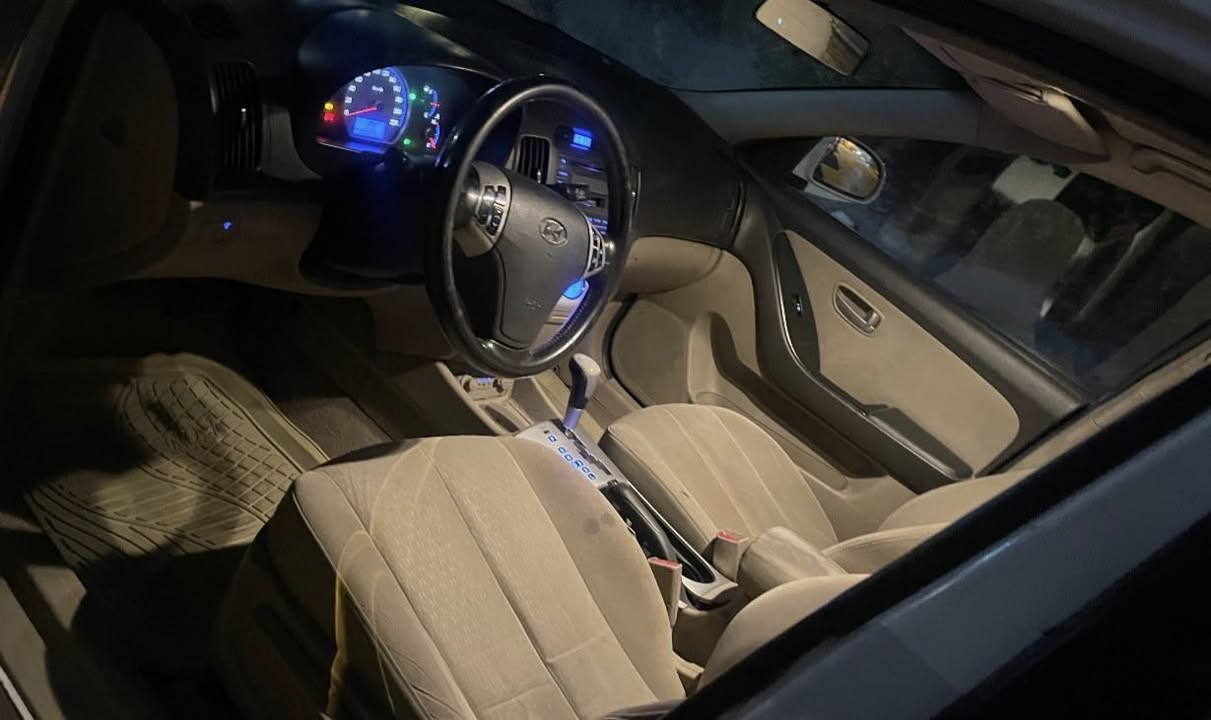 الانتره ادوات
كصه جنطه
محرك ١٦٠٠دكشن عالي 
خليجي 
كير محرك كفاله
حداديه جديده
تخم تاير ويل نجمه
مري شفط 
تحكمات كهربائيات كلها شغاله
داخل بيجي سياره جديده وحلوه
السعر ٤٦ مكان سياره نجف فقط بيع

‭٠٧٧٦ ٩٨٣ ٣٩٥١‬
