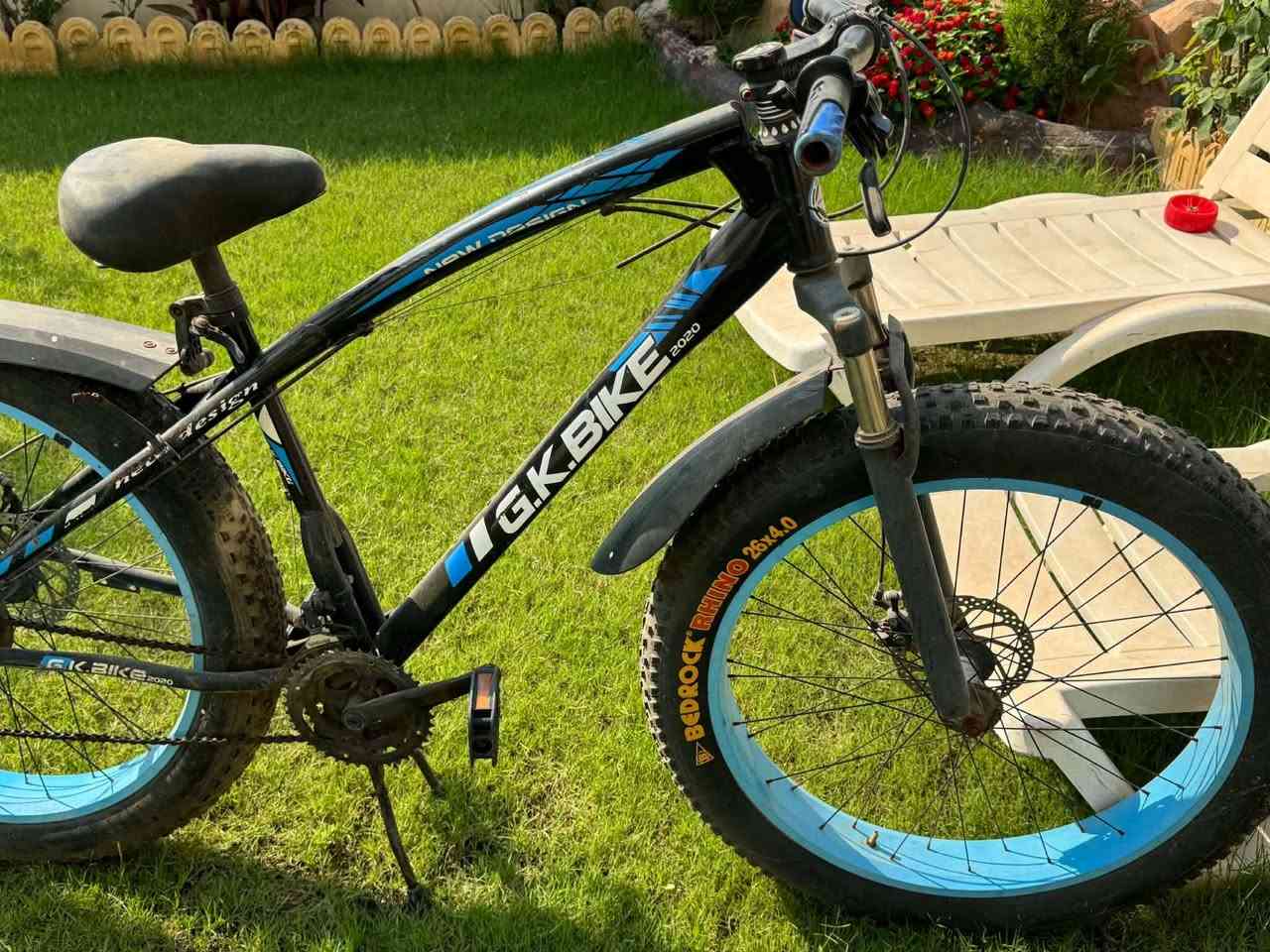 🚲 للبيع دراجة G.K BIKE Fat Bike 26×4.0
الماركة: G.K BIKE
الموديل: 2020
النوع: Fat Bike (إطارات عريضة)
الحجم: 26 × 4.0
اللون: أسود / أزرق
الفرامل: دسك أمامي وخلفي
الحالة: مستعملة، بحالة جيدة وجاهز للاستخدام
السعر: 150,000
التواصل
[***********]
