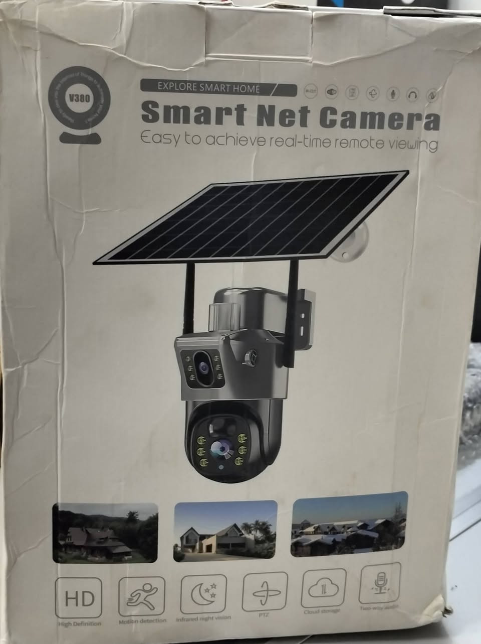 السلام عليكم ... كامرة 4G تاخذ شريحة ...
 السعر (45) مع التوصيل ...
هذا المنتج عبارة عن كاميرا مراقبة ذكية تعمل بالطاقة الشمسية من نوع V380، وهي مصممة للاستخدام الخارجي وتوفر ميزات متقدمة للمراقبة المنزلية. 
أهم مواصفات الكاميرا وميزاتها:
الطاقة الشمسية: تعمل بواسطة لوح شمسي مدمج، مما يجعلها مثالية للمواقع الخارجية دون الحاجة لتوصيلات كهربائية معقدة. 
الدقة العالية والرؤية الليلية: توفر تصوير عالي الدقة (HD) وتتميز برؤية ليلية بالأشعة تحت الحمراء للعمل في الظلام التام. 
المراقبة عن بعد: تتيح للمستخدم مشاهدة البث الحي وتسجيلات الفيديو عبر تطبيق هاتف ذكي من أي مكان في العالم. 
الميزات الذكية: تحتوي على خاصية تتبع الحركة التلقائي، وكشف الحركة لإرسال تنبيهات في الوقت الفعلي. 
التحكم: يمكن تحريك الكاميرا (PTZ - Pan, Tilt, Zoom) للتحكم في زاوية الرؤية عبر التطبيق.


**إذا كنت صاحب هذا الإعلان وتريد حذفه لأي سبب، رجاءا أرسل رسالة إلى الدعم الفني**