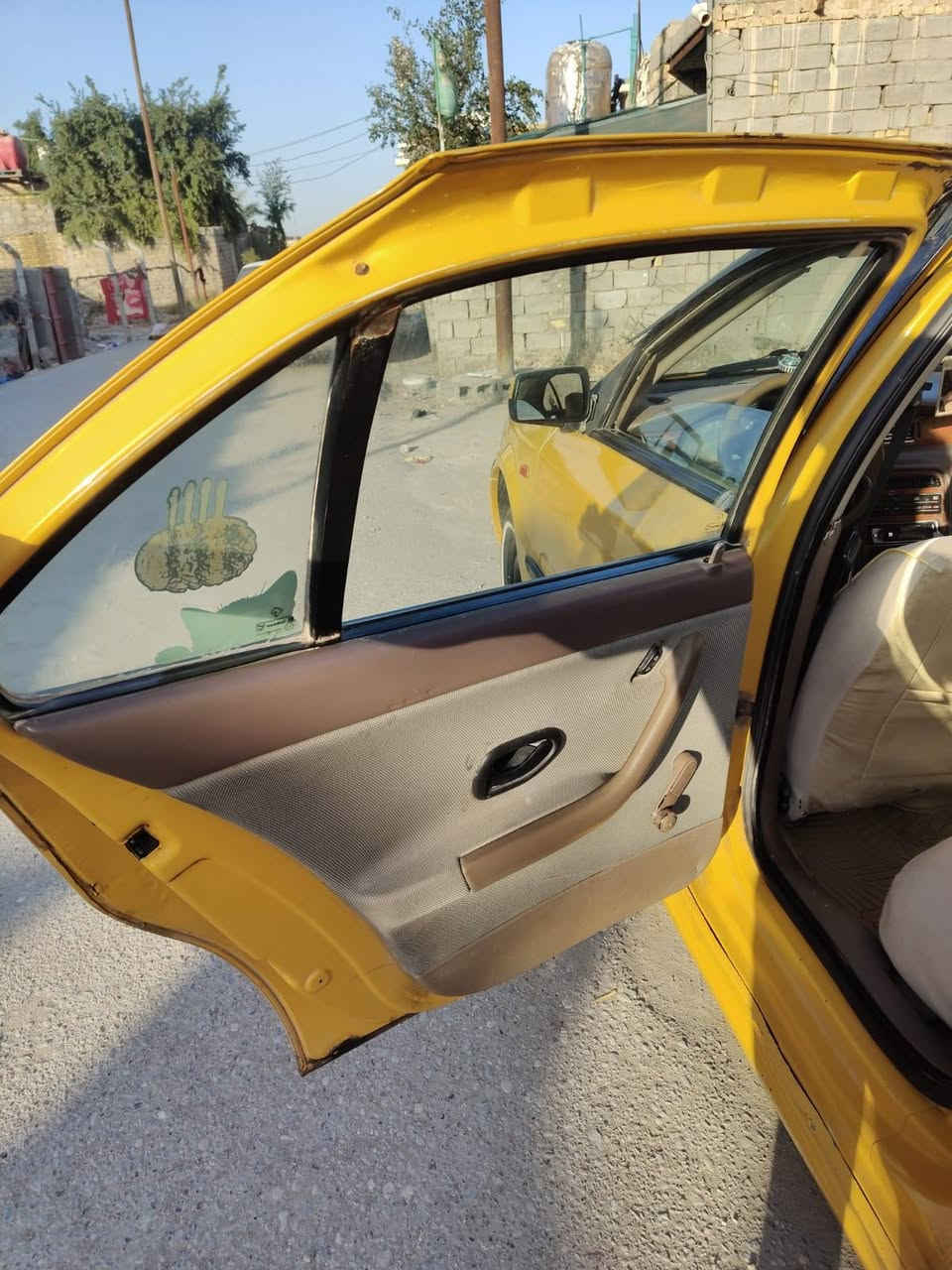 سلام عليكم سمند للبيع موديل 10محدثه 11سياره جاهزه ونضيفه محوره بيكاتشو محرك توني شاده تخم تاير جديد حداديه نقص بس تبريد فقط السعر 37وبيه مجال قليل للشراي فقط مو شراي طلع كبل لان السياره مال جناي للعلم السياره بسمي   ألاستفسار ***********
