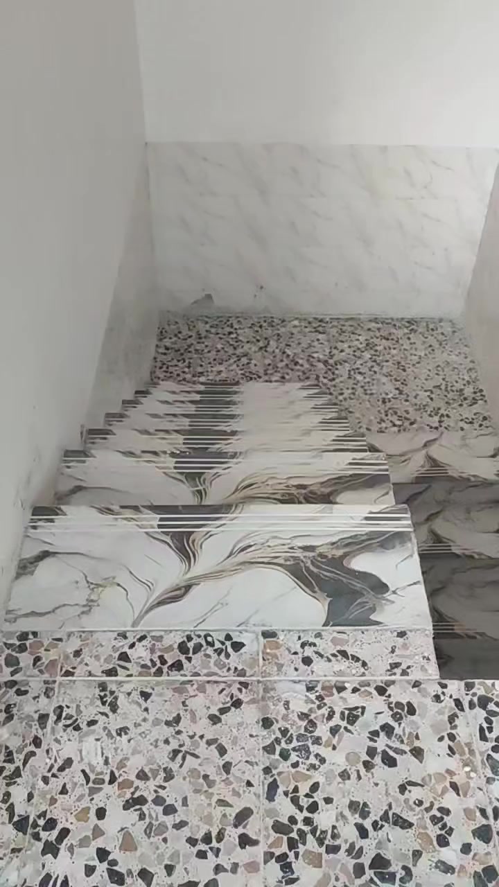 السلام عليكم خلفه مصري الانواع التطبيق البرسلين السيراميك ولكاشي والمرمر والجدران ارضيه شغل درجه اولي التواصل على الواتساب ***********
