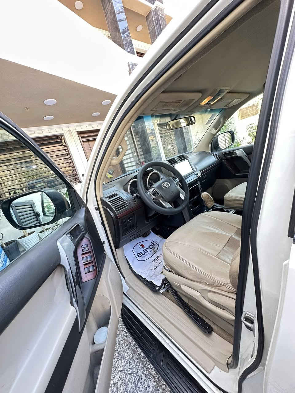 برادو للبيع 2010 محدثه 2016 هزه جديده رقم جديد بغداد. محرك 4 سلندر رقم مميز مكاني بغداد تقاطع درويش قرب السيديه بيها جاملغ خلفي جاملغ امامي ودعاميت بدون حادث شخوط وصابغها السعر 190 وبيها مجال للمراسله والاستفسار عبر رقم الهاتف ***********
