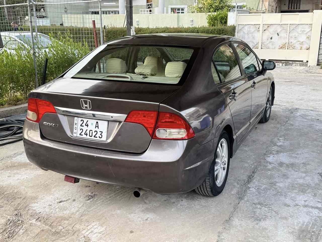 السلام عليكم
هوندا سيفك موديل ٢٠١٠ كندي بدون حادث مصبوغة حزام 
كير اوتو 
صدر جديد 
تخم تاير جديد 
هزة جديدة 
رقم جديد 
سنوية ب اسمي 
السعر 64 ورقة وبيها مجال 
*********** 
مكاني بغداد
