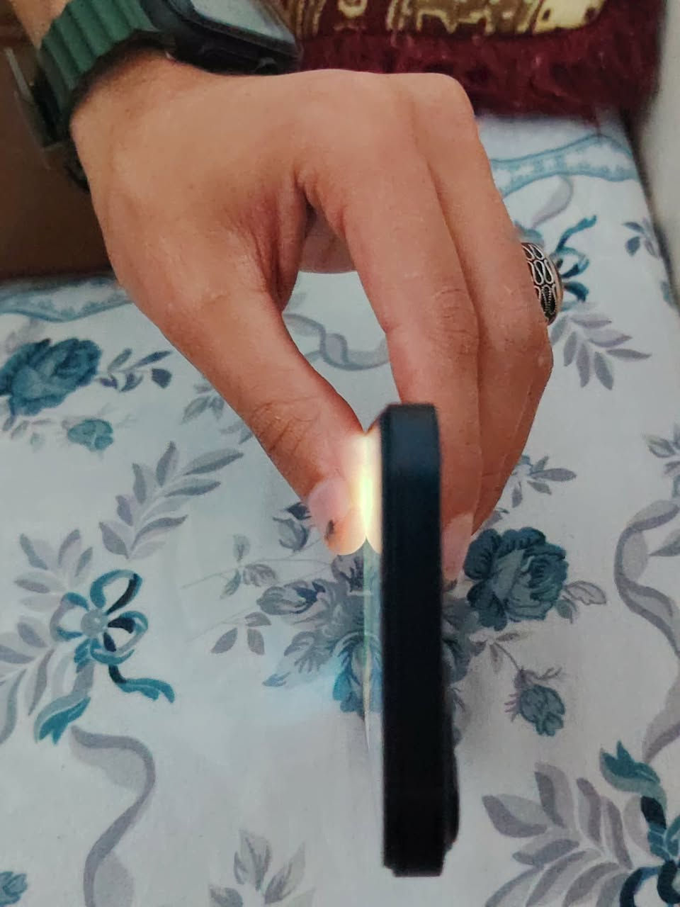 السلام عليكم 

أيفون 13 عادي 

للبيع أو مراوس أيفون 

مبدل شاشه احسن نوعيه فقط

فيس إيدي شغال

ذاكره 128

بطاري 73

جهاز نضيف لدرجه 

كامراته طبع تصوير سينمائي

سعره 380


**إذا كنت صاحب هذا الإعلان وتريد حذفه لأي سبب، رجاءا أرسل رسالة إلى الدعم الفني**