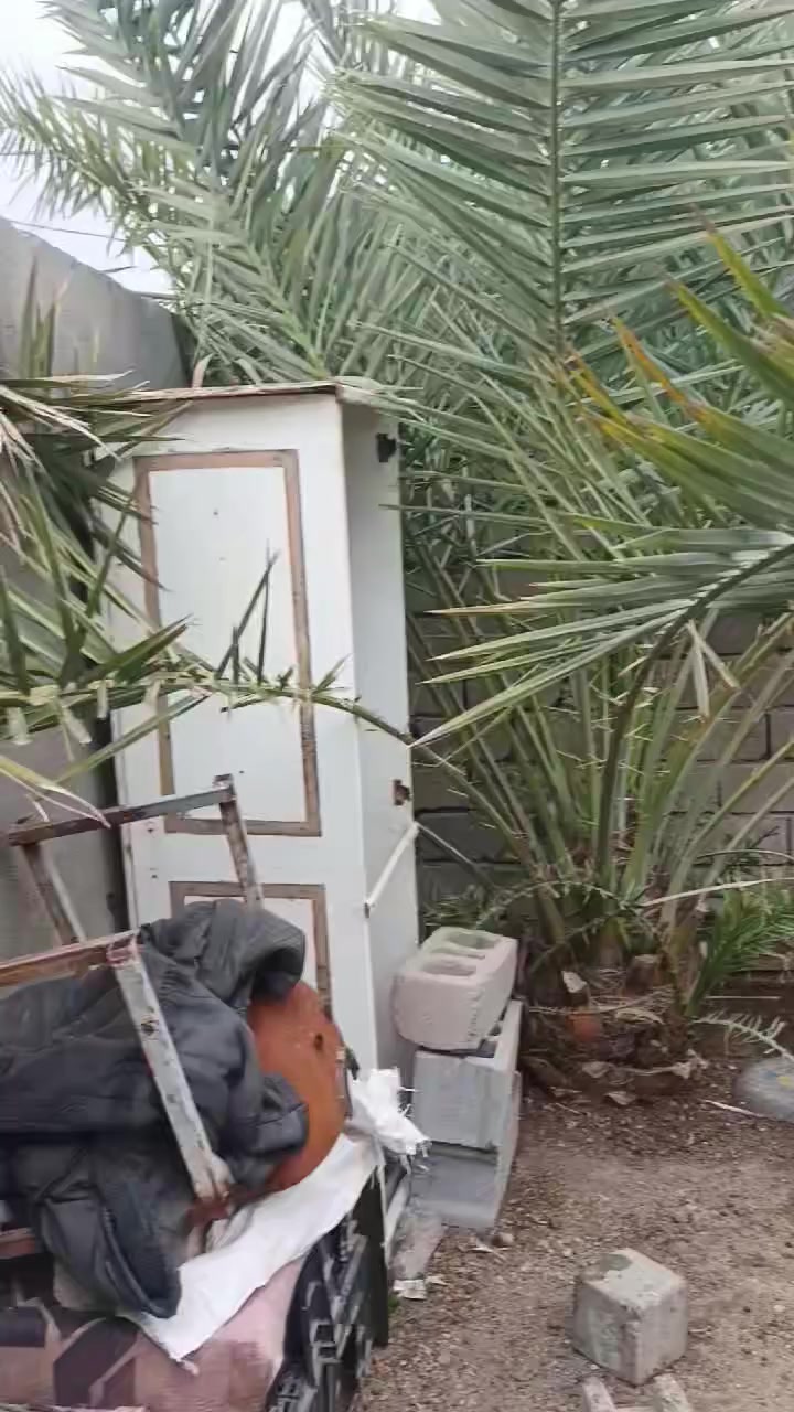 سلام عليكم بيت مساحه 200m
في زبير في منطقة حي الهادي قرب المدرسه شهيده سميره 
يتكون البيت 
غرفه 6×4
غرفه 5×4
استقبال 5×4
ديوانيه 6×4
مطبخ 4×3
يوجد ترك بصف البيت1m وره البيت 1/5 m
وصحيات كامله 
بيت سندويج ابو نحله بناء جديد 2022
خدمات كامله ماي وكهرباء خي من الله سعر 32وبيه مجال لشراي ***********يوجد وتساب
