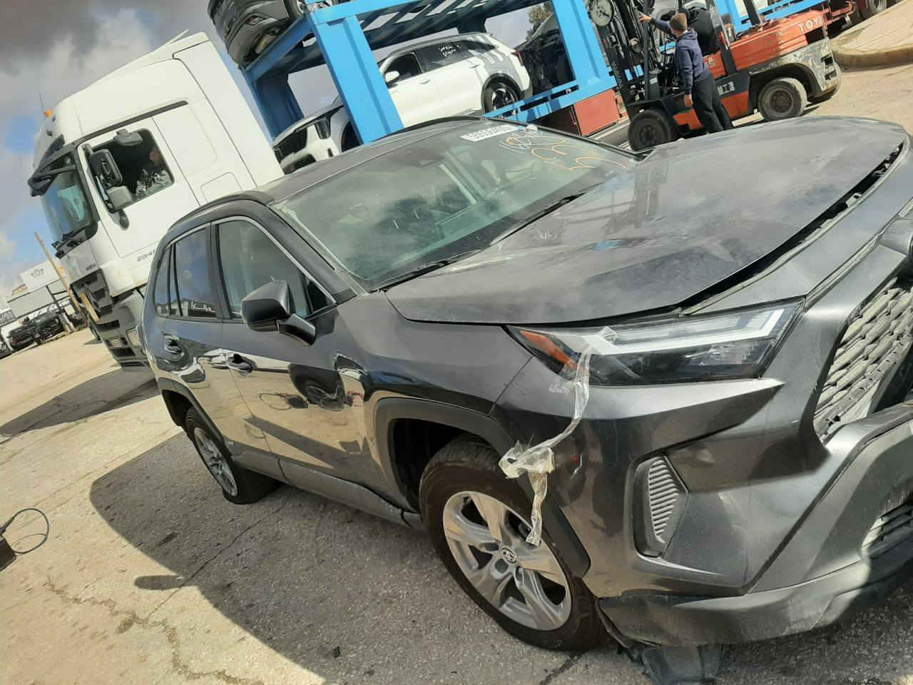 هايبرد ٢٤
السيارة حالياً بالميناء بالبصرة وسعرها ١٧٥ فقط ، حادث بسيط وبدون إرباك 
باقي التفاصيل اتصل ***********
