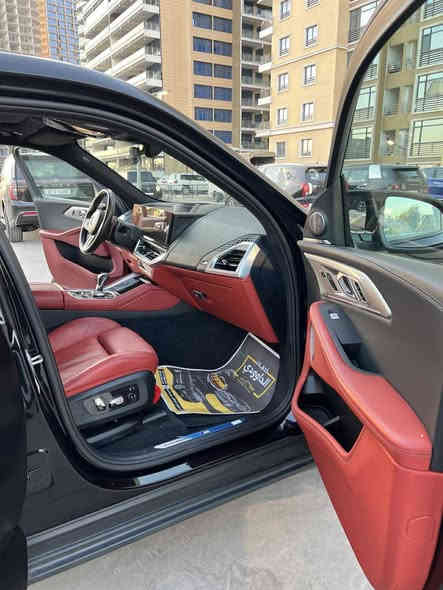 اعادة عرض وتم تنزيل السعر BMW XM 2023 
•وكالة وضمان شركة العروش 
•ماشية 15 الف كيلو فقط 
•تغليف اسود مات من الشركة 
•داخل احمر مميز جداً طلب خاص 
•مكفول من اي ضربة او صبغ او بارد 
•محرك كهرباء plug in 
•محرك بنزين v8 
•توين تيربو( دبل تيربو ) 
•قوة حصانية ٦٥٤ حصان مع عزم ٨٠٠ نيوتن 
مع باقي المواصفات اللي متخلص بالسيارة من انظمة حديثة وذكية جداً الى المقصورة الفاخرة جداً  
السعر بعد التنزيل 121500 دولار 

رجاءاً المشتري فقط يتصل: 
***********
