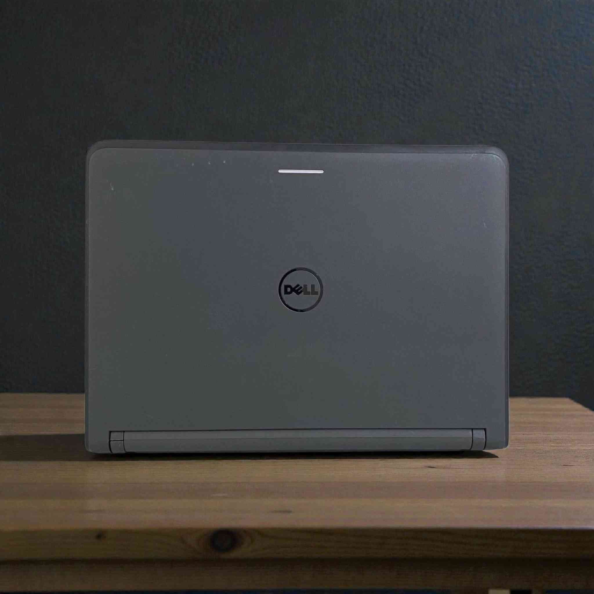 🔥 عرض تحطيم الأسعار! لابتوب Dell العملي بـ 170 ألف فقط! 🔥
فرصة ممتازة للطلاب، الطباعة، التصفح، والأعمال المكتبية! احصل على لابتوب Dell Latitude 3350 الغني عن التعريف، بمواصفات تضمن لك سرعة في الأداء بفضل الـ SSD
💻 المواصفات التقنية للجهاز:
• الموديل: Dell Latitude 3350
• المعالج (CPU): Intel Core i5 - (الجيل الخامس)
• الذاكرة العشوائية (RAM): DDR3 - 8GB
• التخزين (Hard): SSD -128GB (سرعة عالية جداً في تشغيل النظام والبرامج)
•  كرت شاشة داخلي: Intel Graphics – 4GB
• حجم الشاشة: 13.3 انج
🎁 الهدايا والملحقات (مجاناً):
• حقيبة لابتوب
• شاحن لابتوب
• ماوس
• ماوس باد
• تغليف احترافي وآمن (داخل كرتونة)
🛡️ الضمان والخدمات المميزة:
• حق الفحص: يحق لك فحص اللابتوب ومقارنة المواصفات والنظافة عند المندوب قبل الاستلام ودفع المبلغ.
• ضمان حقيقي: ضمان اسبوعين  بعد الاستلام لضمان حقك.
• البرامج: تنصيب ويندوز مع حزمة Office كاملة وكافة البرامج الأساسية والتعريفات (الجهاز جاهز للعمل فوراً).
💰 السعر: 170,000 دينار عراقي
📍 موقّعنا: بغداد - الأمين الثانية - نواب الظباط
🚚 التوصيل: متوفر إلى جميع محافظات العراق
📞 للحجز والاستفسار (متوفر واتساب):
***********
