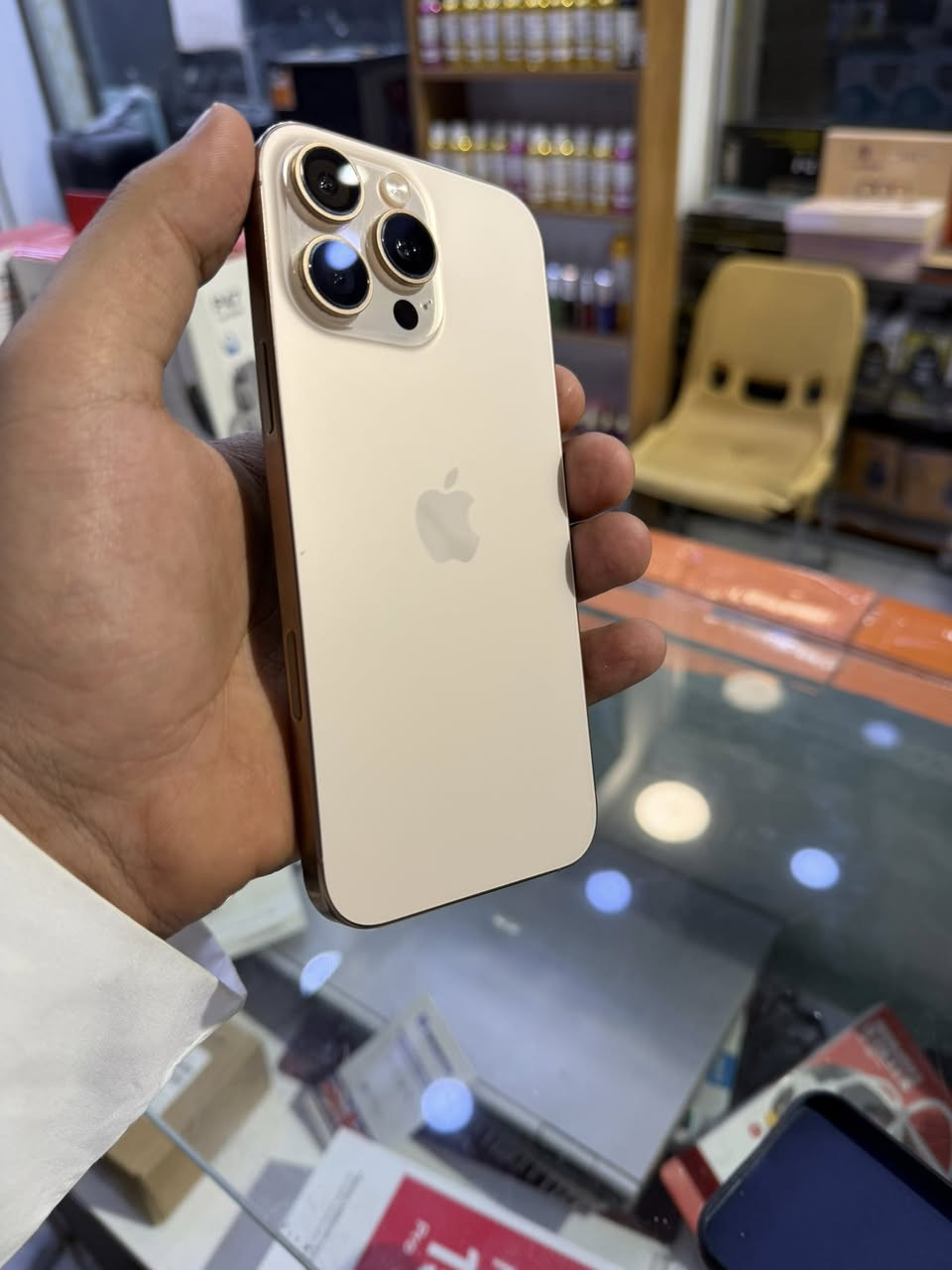 ايفون 16 برو ماكس 
ذاكره 256 
بطاريه 93 
نضافه 100/100 
شرق اوسط 
ضمان ماستر 
مركز حسن نصار للموبايل 
العنوان ناصريه حي سومر قرب السوق العصري 
موبايل ***********
