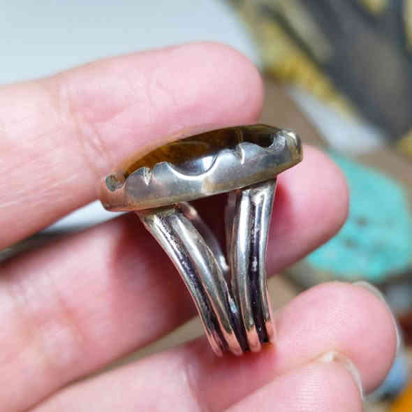 خاتم فضه ثقيل حجر التايكر مقاس 24 سعر 50 مع التوصيل.***********
