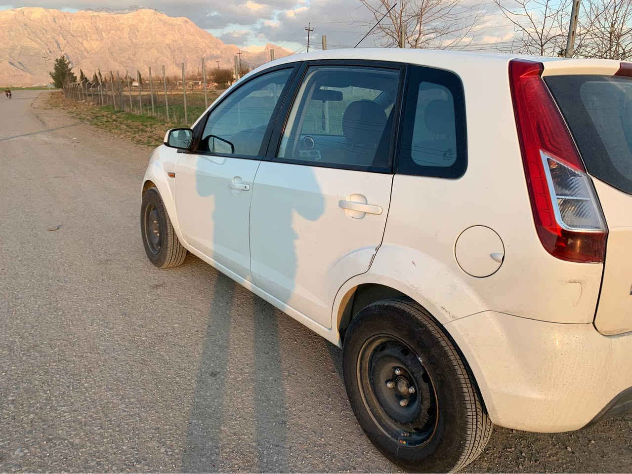 گێڕو مەکینە بەشەرت چوار تایەی تازەی لە ژێرایە 
پەڵەیەک سنوقی بۆیاخە دوو پارچەی گۆڕاوە بە بیلاد بۆیاخی شەریکە
0775 0204045 السليمانية, العراق
