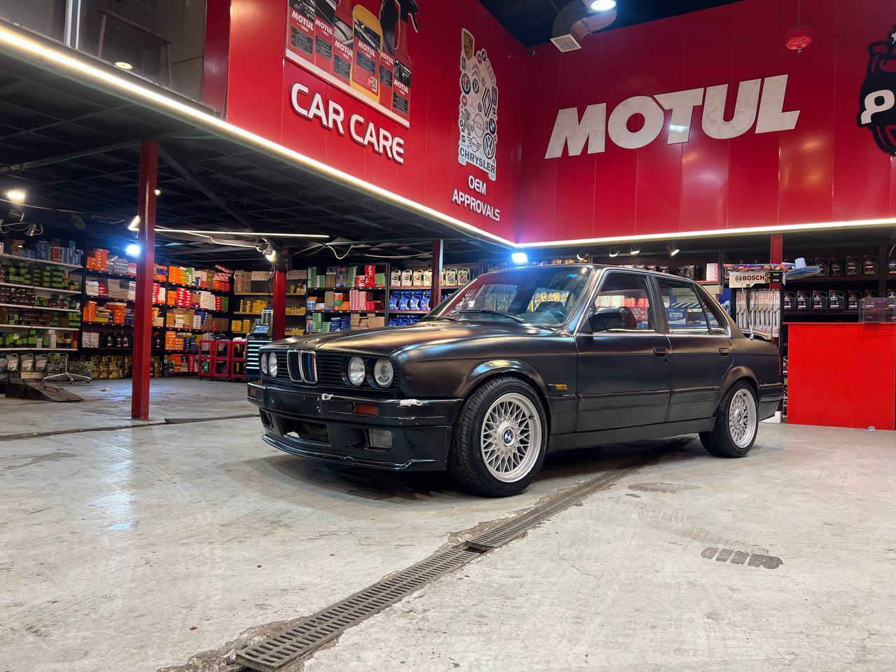 السلام عليكم BMW زعره للبيع موديل 1988 صبغ عام السياره 5 ستدات كير عادي مكاني بغداد الكراده او البلديات للاستفسار اكثر (***********)
او(***********) والسياره رقم بغداد و باسمي بغداد, العراق
