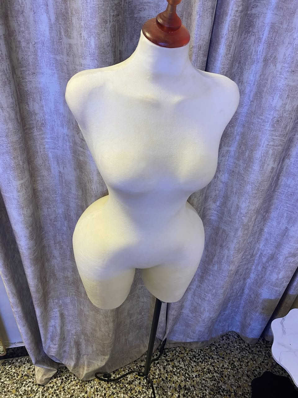 مليكانه نحت خياط تفصيل قياسها ٤٢ 
سعرها ٦٥ 
للتواصل ***********
