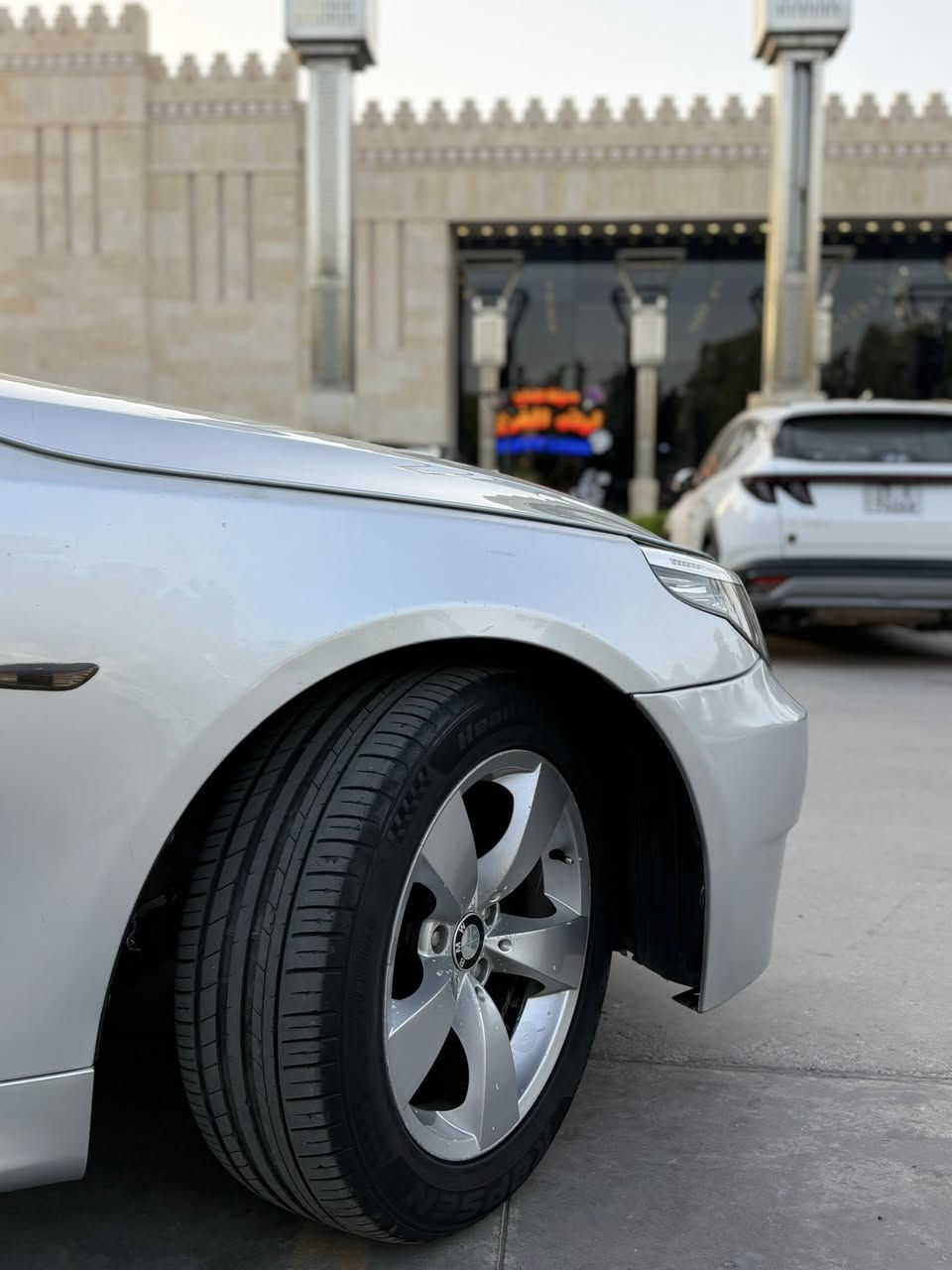 Bmw2004ميماتي
رقم دهوك 
الهزا جديدة
سنوية جديدة
كابون بنزين 
سيارة جديدة 
محرك اب شرط 525 دبل فانوس 
كير اب شرط 
سيارة بيها قطعه تبديل مع دوائر الخلف صبغ
مواصفات فول عدا الفتحه 
كشنات جلد 
شاشه جبيرة 
بردات شركة
حساس امامي خلفي
داتشوب. دشبول
ويل كب 
سيارة بيها موصفات خير من الله 
السعر المطلوب 115 وبيها مجال مكانها موصل 
***********
