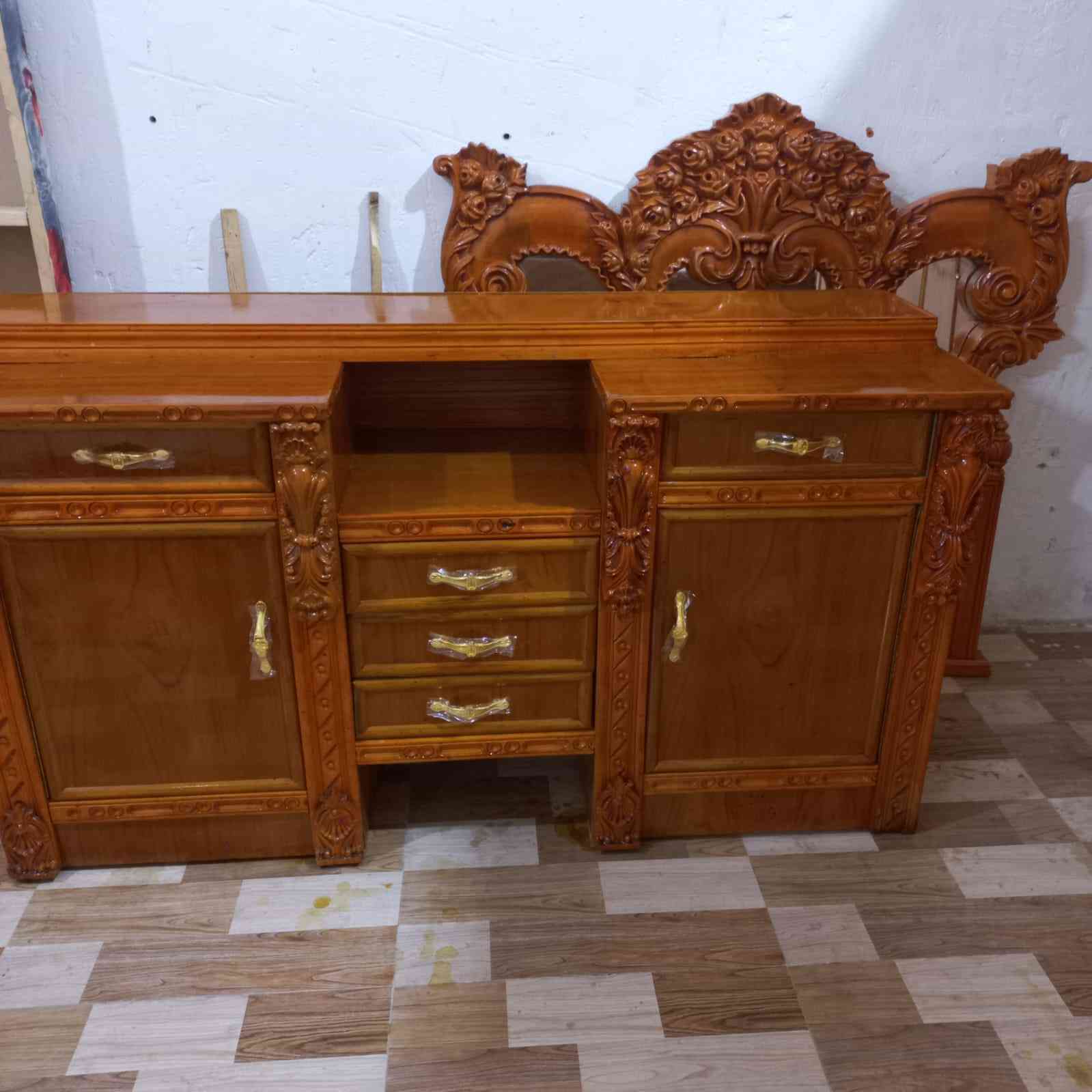 غرفه نوم صاج مستخدمه قليل 
اخت الجديده السعر مليون وربع 
المكان خمسه كيلو للاستفسار خاص 
او اتصل ***********
