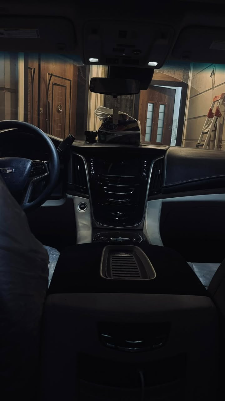 كاديلاك اسكاليد 2018 للبيع
الله يكفيكم شر الحوادث 
كاديلاك للبيع على حادثها
حادثها بجم نفسه حادثها مال امريكا جاملغ السايق والبنيد والجاملغ عكس السايق مصبوغ مباوگ صور الحادث بالاخير مكفولة مكينة گير
وارد امريكي
لون مميز ماروني
مواصفات فول عدا الدوسات كهرباء 
دشبول دجتل 
حساسات امامي خلفي
كامرات 360
ستيرن كهرباء
كشنات كهرباء امامي خلفي 
كشن خلفي منفصل
تبريد خلفي منفصل
كامرا مرايا
مثبت مسار

رقم السيارة بغداد مكانها بغداد
***********
