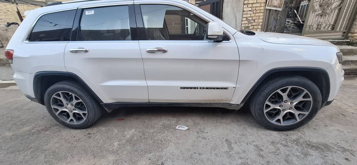 السلام عليكم
جيب كراند شيروكي 2019 خليجي وكالة هارلم
فول مواصفات 
سياره بيها جفيه مصبوغه عام محرك مفتوح 
سياره جاهزه رقم بغداد باسمي تحويل مباشر السعر 175 وبيها مجال 
***********
