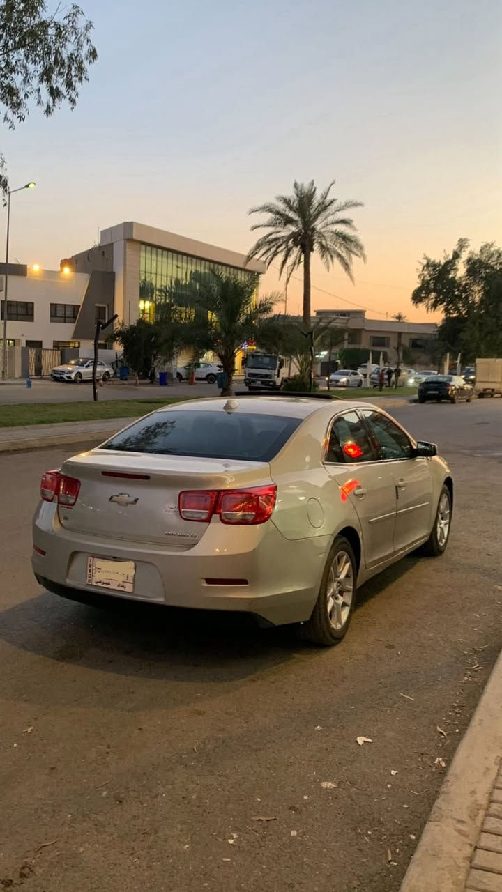 السلام عليكم
ماليبو ٢٠١٤ فول عدا البصمه رقم بغداد باسمي 
السياره بيها رش حزام توحيد لون و تصليح بالدواسات
محرك كير مكفول وجديد السياره صارلها سنتين الحمدلله خير من الله عارضها للبيع فقط متوازي على فلوس 
سعرها ٨٨ ورقة 
مكاني بغداد حي القادسية 
*********** 
اخوية عجبتك السياره اتصل و تعال شوفها ونتفاوض
وبخدمتك لا تعامل بالتعليقات او الاتصال
