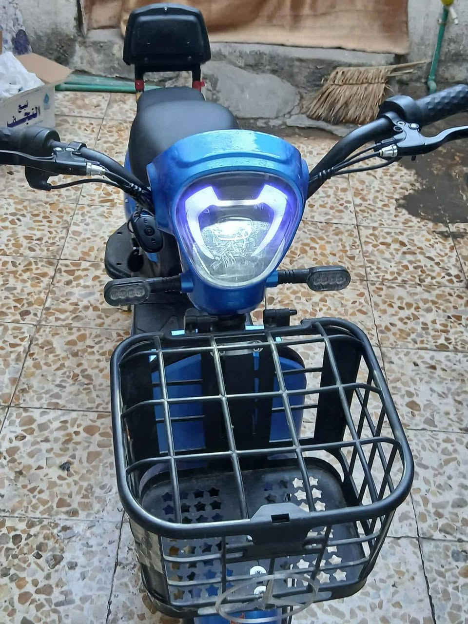 السلام عليكم دراجه شحن للبيع جديده مستخدمه قليل سعرها سعره 350 وبيها مجال مكانها نجف حي الشهداء. ***********
