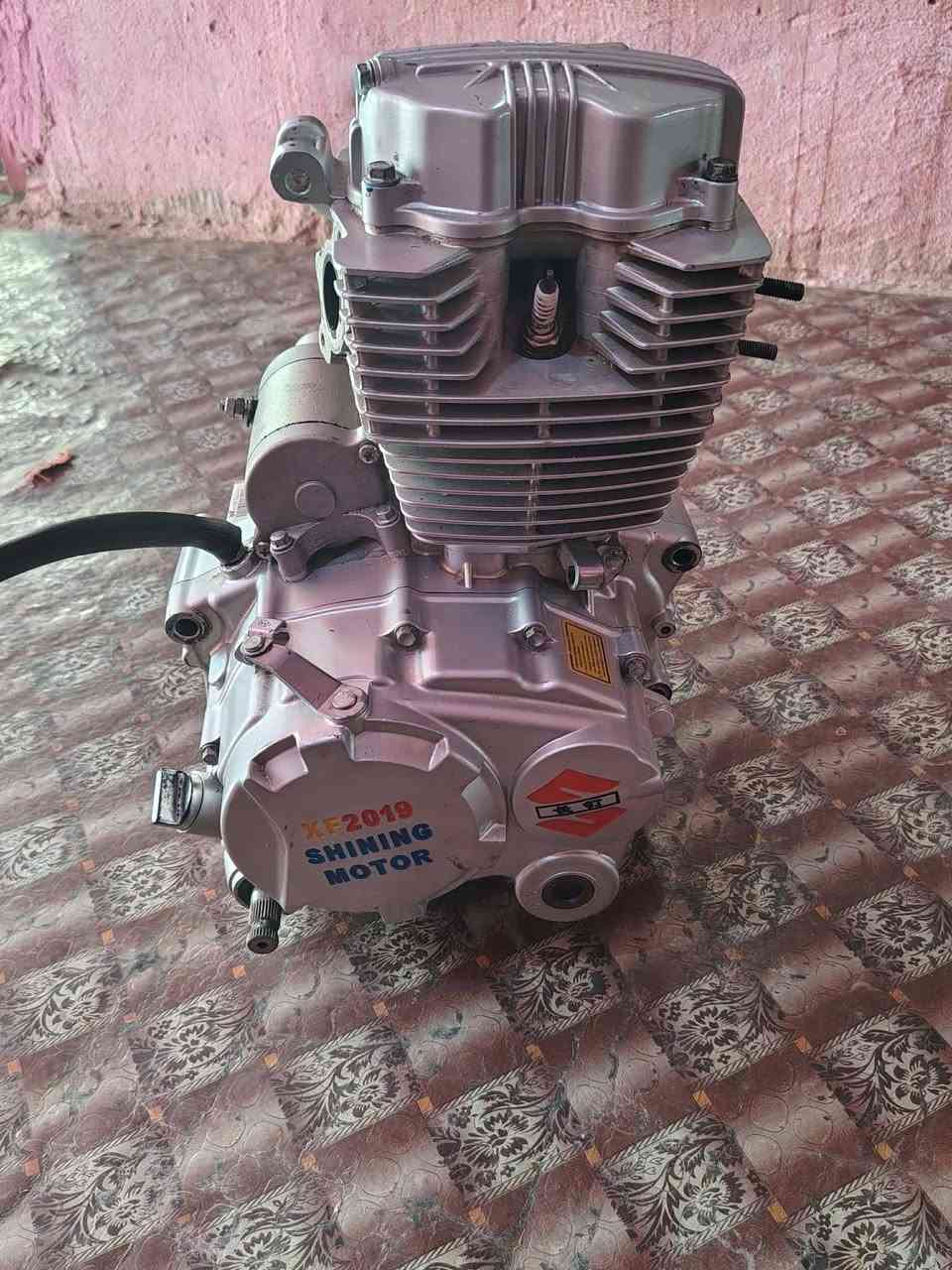 سلام عليكم محرك 19 نضيف مستعمل 4اشهر قطرت دهن ما يصب فقط بي كرنك . محرك اخو جديد وهاذه رقمي وشراي بي خير وديدلل
***********
