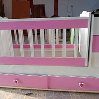 سرير طفل للبيع مستخدم بعده نظيف 07827687140