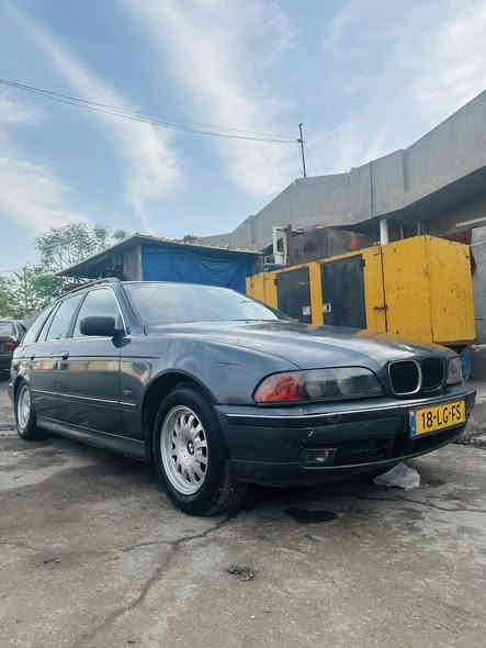 سلامووحلیک بەناوی خوای گەورە BMW سەقڕ سالۆن مۆدیل ٢٠٠٠  لیدرانی نیە بیدەحمەپشتوو پیشی کەپسە  هەموو گیانی بەشەرت  سیارەکە فوول فوولە حەساسی دواوە سەلایت چوار جام کارەبای جیڕ تۆماتیک مەکینە ٥٢٥ دەبل دیجیتەل  سەیارەکە هەمووگیانی بەشەرتە چوار تایەو وەیلی خاوینی لەبنە سیارەکە بی مووشکیلەیە  ڕقم مەنەفیستە پاکانەی لەگەڵە هیچ کیشەی نیە سحر  55$  وەرەقە و محامەلە بۆزانیاری زیاتر پەیوەندی بکە بەم ڕەقەمە .***********
