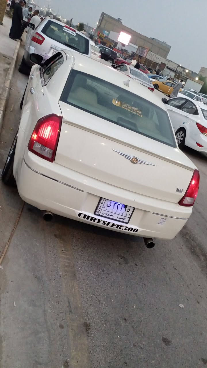 السلام عليكم 

اوباما موديل 7 بسمي فول فتحه سقف تحكمات 
كشنات جلد 
بيها صبغ اثر شخوط يعني نص باب جامغ 
ادامه كامله تبريد تدفئه كير محرك خير من الله 
السعر 95 وبلعافيه على الياخذها
***********
