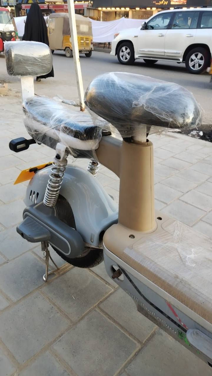 السلام عليكم دراجه شحن نضيفه وكامله كلشي شغال حجم 14 وياه شاحنه وبصمه وسويج 

السعر 250 الف 
العنوان بغداد الامين الثانيه 
***********
