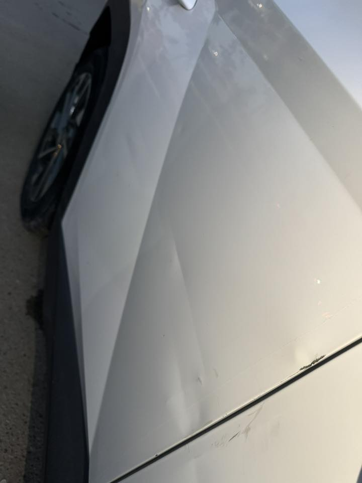 توسان خليجي  2023

فول مواصفات ماعدا البانوراما ماشيه ٧٦ الف  
كراسي كهربائي
 تشغيل عن بعد 
السايد بريك بصمه 
تحكمات ستيرن 
3 انظمة قياده سبورت وايكو وعادي 
بردات خلفية 
مكفوله ماعدا طخه صغيره بل باب  كما مبين بالصوره 
المكان بغداد تقاطع درويش 
هاتف : ***********
السعر 210
