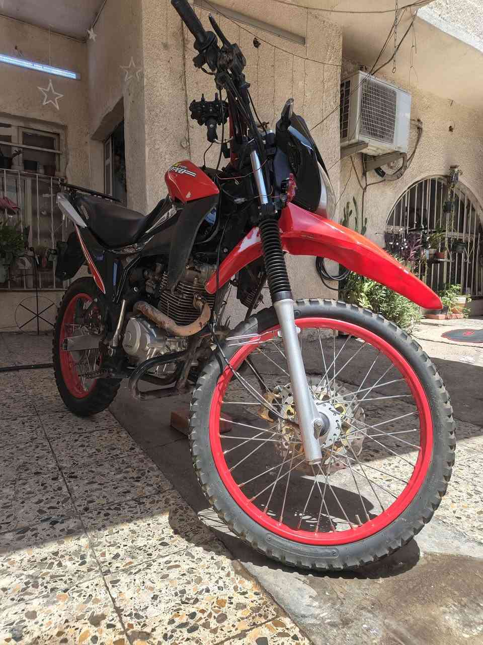 السعر 1250 
ماكو هيج سعر الدراجه مرقمه مستعجل
لونسن قفاز 2023 150 cc   مرقمه اربيل بسمي
طالعه 2025 
دراجه ينرادله ملاحظات ترجع بلادي 
***********
