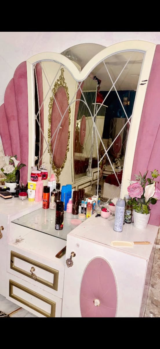 غرفه نوم تركيه ثقيله ونضيفه جدآ تحتوي ع 11  قطعه مستعجله ع بيعتها  لغرض السفر


**إذا كنت صاحب هذا الإعلان وتريد حذفه لأي سبب، رجاءا أرسل رسالة إلى الدعم الفني**