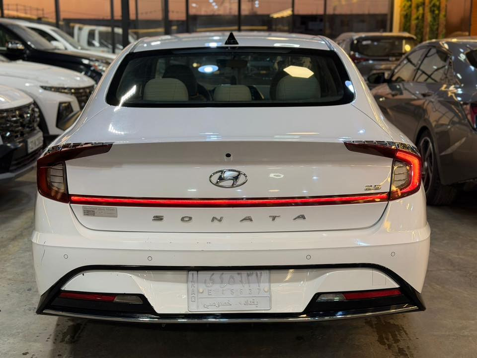 السلام عليكم
سوناتا 2023 خليجي ابيض 
حساسات 
شفتات ستيرن 
تحكمات مري 
بصمة وتشغيل عن بعد 
بردات خلفية 
 محرك 2.500 mpi
ماشية 91الف 
بارد في الباب خلف السائق والهلا 
دعامية امامية مبدلة لون مقارب 
 بأسمي تحويل مباشر 
السعر 187 وبيها مجال 
 مكاني واسط صويرة 
للتواصل ***********
