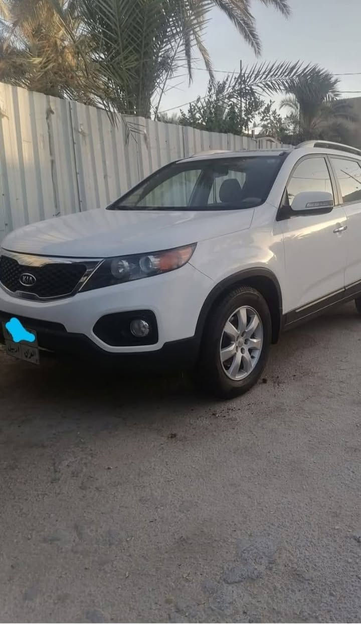 السلام عليكم
سورينتو موديل2012 فول مواصفات بدون صبغ ما عدا الباب خلف السائق به صبغ قليل موضح في السونار 
محرك (2400) 4 سلندر 

مواصفات:
مقاعد مخمل 
قطعتين  تبريد 
سويج 
شاشة 
كامرة خلفية
حساسات  خلفي 
بانوراما 
مراية وسطية تعتيم 
مرايات جانبية شفط 
تبريد منفصل
7 مقاعد 
السعر 🟥: 148$و بيها مجال بسيط
الموقع📍: النجف الأشرف 
اتصال 📞: *********** 
                :***********
