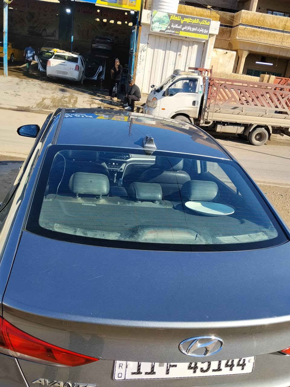 سلام عليكم انترا مديل 18 فول عده الفتحه محرك الف 600 كير مكينه مكفولات تبريد تخم تاير صدر خلفي امامي كفاله سياره حادثهه جاملغ امامي مبدل اصلي يم باب صدر يمنه بيهه بارد  باب خلفي وجاملغ كلير فقط لا معجون ولا بارد سياره احلى من صور  سعرهه 105 بغداد الحسينه سياره بسمي  ***********
