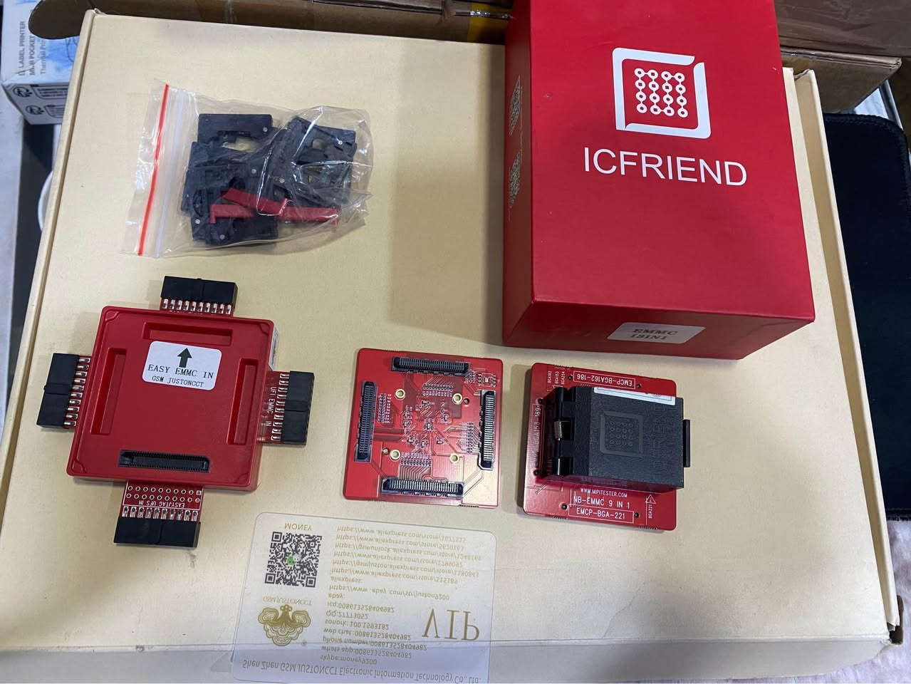 باشترین سێتی سۆکێت و ئەداپتەری جۆری ICFRIEND 13-in-1 بۆ فرۆشتن. تایبەت بە چاککردنەوەی مۆبایل و پرۆگرامکردنی میمۆری.
تایبەتمەندییەکانی ئەم پارچەیە:
• پشتیوانی جۆراوجۆر: پشتگیری لە ١٣ جۆری جیاوازی چیپ دەکات (EMMC و EMCP).
• جۆرەکانی چیپ: BGA153-169, BGA162-186, BGA221, BGA529.
• گونجاندن: کار دەکات لەگەڵ بۆکسەکانی (Easy Jtag Plus, UFI Box, Medusa Pro, ATF).
• کوالێتی: سۆکێتی ئەسڵییە و بەکار نەهاتووە، هەموو پارچەکانی ناو وێنەکەی لەگەڵە (فریمە ڕەشەکان و ئەداپتەرەکان).

تایبەتمەندی دەرهێنانی داتا (Data Recovery):
• گونجاوترین ئامێرە بۆ دەرهێنانی وێنە، ڤیدیۆ و ناوەکان لەو مۆبایلانەی کە بۆردەکەیان سووتاوە یان شکاون و هەڵنابن.
• دەتوانیت ڕاستەوخۆ لە ڕێگەی ئەم سۆکێتەوە میمۆرییەکە (IC Memory) ببەستیت و هەموو داتاکانی ناوی کۆپی بکەیت بۆ کۆمپیوتەر.
• چارەسەرێکی خێرایە بۆ کێشەی Dead Boot و گێڕانەوەی زانیارییە گرنگەکان. بشدار, السليمانية


**إذا كنت صاحب هذا الإعلان وتريد حذفه لأي سبب، رجاءا أرسل رسالة إلى الدعم الفني**