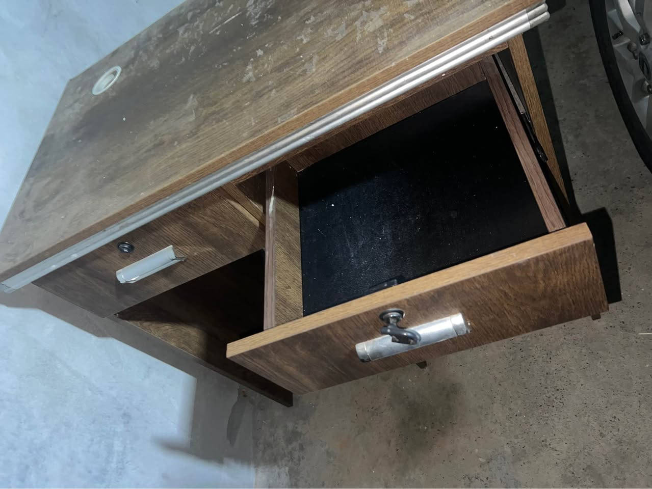 ميز بؤفرؤشتن شتيكى تابلى خاوين ما وته وه سي چاك مه جه يه شكاوى نيه قياس دريژى 70 به رى ني 50 سه ن تيمه له هه وليرم ژ م *********** أربيل, العراق
