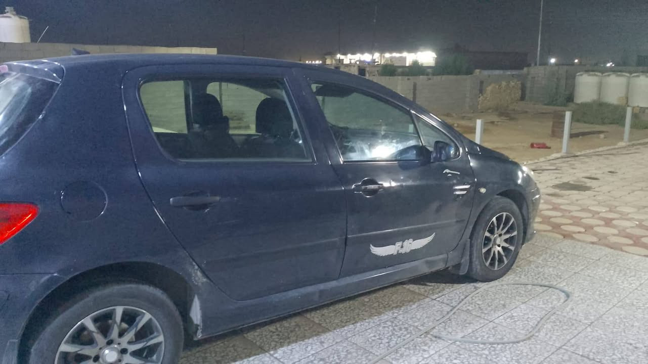 بيجو 307 للبيع
محرك 1.6 بنزين 
كير اوتوماتيك
سيارة مكفولة كير ومحرك
مابيها نقوصات فقط صبغ شوي تعبان

غرفتها نظيفة 

السعر 53 وبيها مجال 
مكانها بغداد
صاحب سيارة ***********
