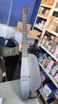 العنوان: كيتار ENYA NEXG ذكي | كهربائي + سماعة مدمجة | حالة ممتازة الو...