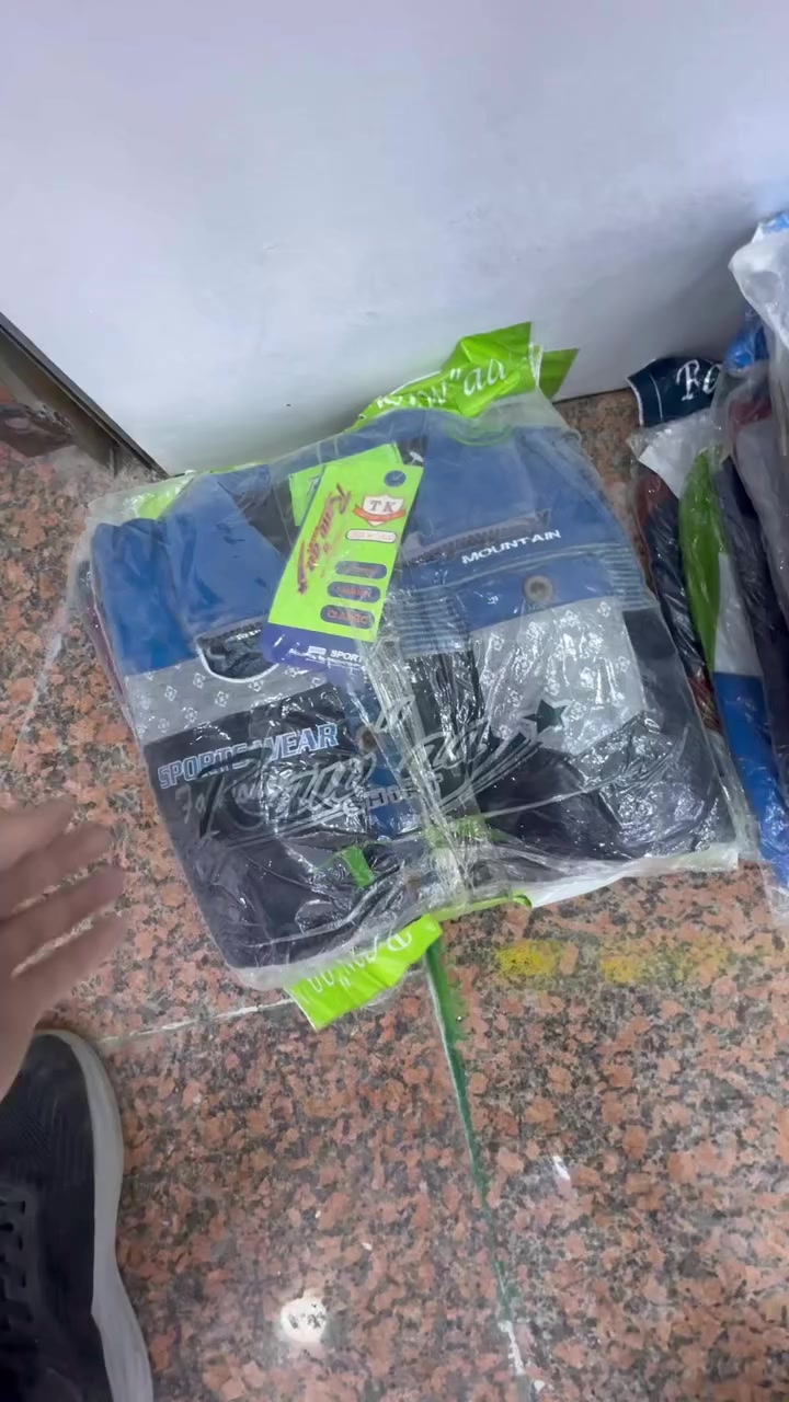 تراك صيني ولادي وشبابي خاماية قطن درجة اولا موديلات سحاب كامل +نص سحاب+دكم قياسات 26/36——36/46 تقريباً 100 قطعة باقيات سعر القطعة 4,000 العنوان الشورجة باب الاغا موجود توصيل جميع محافضات العراق ***********
