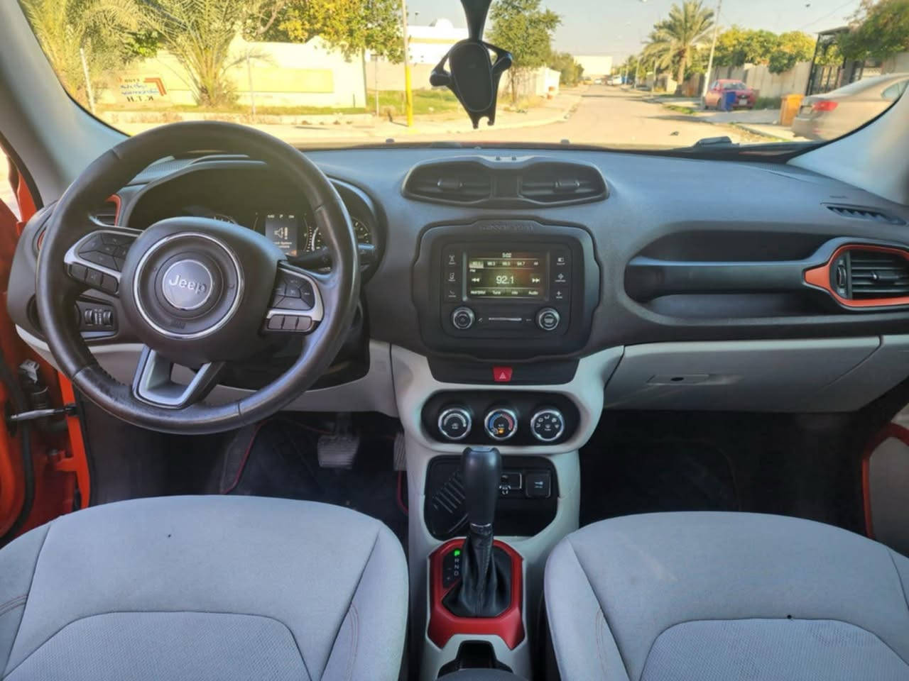 جيب رنيكيد 2016بأسمي سنويه رقم جديد حجم محرك 2400محرك كير نظيف جدآ (محرك مامفتوح)ماشيه 84الف ميل سياره ع ايدي اني مرقمها
بي صبغ اسفل باب الخلفي 
***********
***********
