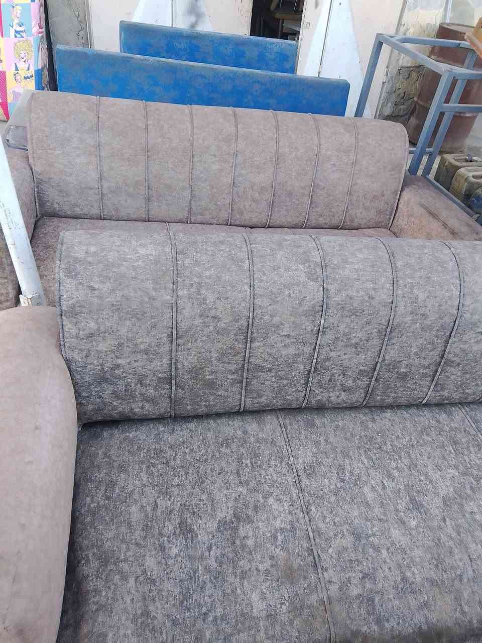 من رخصة الادمن 
تخم منوع 11مقعد ثلاث قنفات ثلاثيه وحده ثنائيه السعر 125الف بيه عيب بسيط جدا
حله شارع 60
***********
***********
