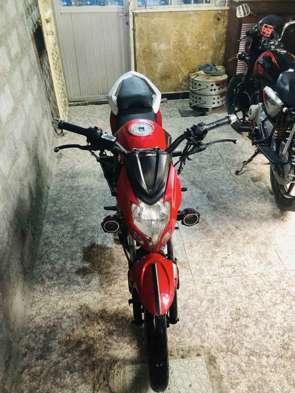 من رخص ابو ل كروب دراجه دالون احمره لبيع دراجه  لا تبخير وله تنقيص وخير من الله دراجه مابيه لي نقص كله تشتغل سلف هندر كهرباياتت كله تشتغل سعر ٩٠٠ وبيه مجال ل طيبين توصل خط واتساب ***********مكاني بغداد
