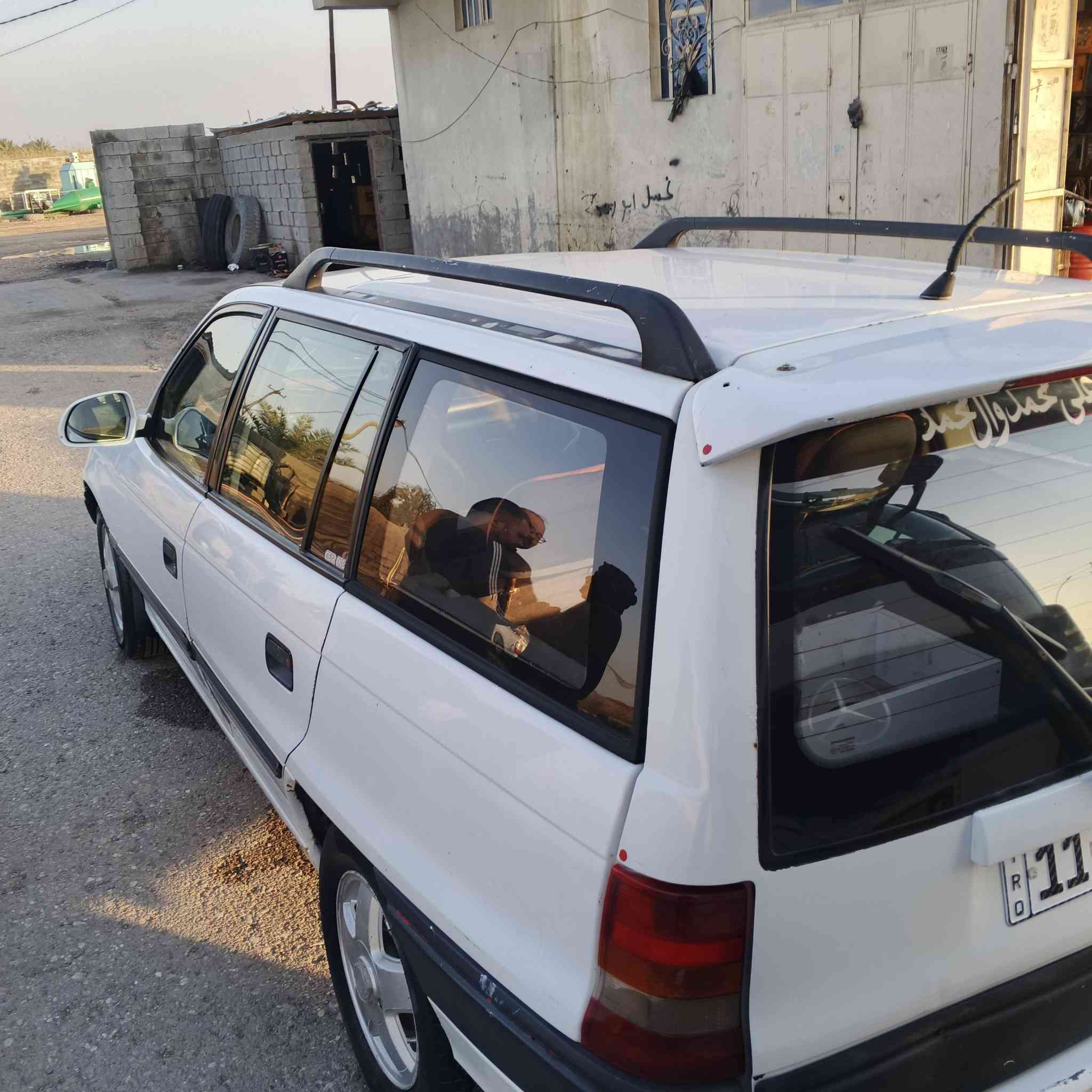 سياره اوبل استرا موديل1993سنويه جديده باسمي رقم بغداد سياره كامله سياره خليجي 
ابو الايرباك سياره خير من الله رقم الهاتف ***********
السعر50بيه مجال بسيط.......
