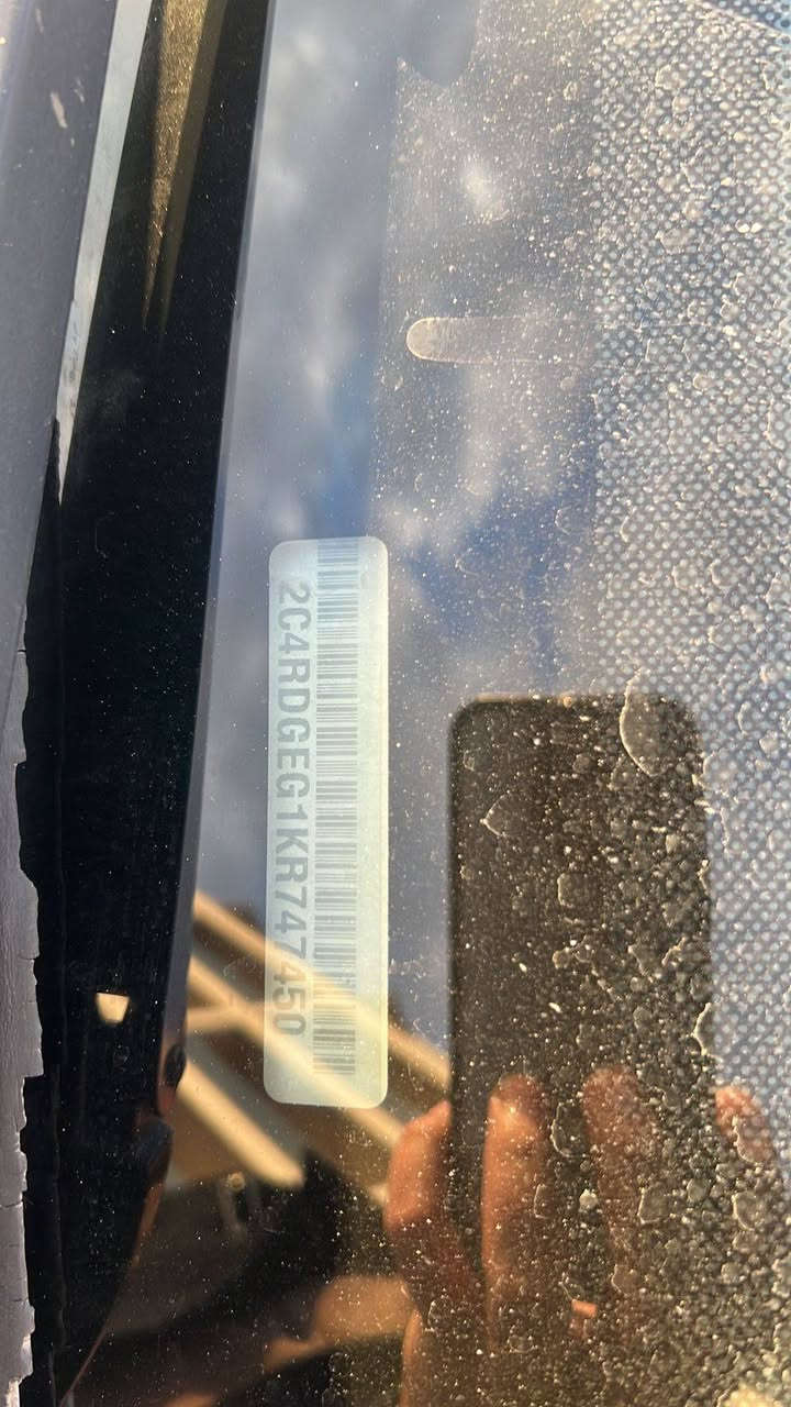 السلام عليكم دوج كرفان 2019GT بيع او مراوس ابشمالي معروف مواصفاتها برده كشنات كهرباء جلد ابلاد مكينه3500 رقم وسنويه وهزه جدد بيبان اوتو كهرباء جنطه كهرباء ماشيه 145الف كير مكينه مكفولات تحويل وكاله حاظر صدر تايرات جامرلوغ وبنيد بدون اي داخل بشرط وسونار مرفق بلمنشور وصور الحادث  جديد مكان السياره كلار وسليمانيه 
السعر 190 وبيها مجال 
الاستفسار 
***********
