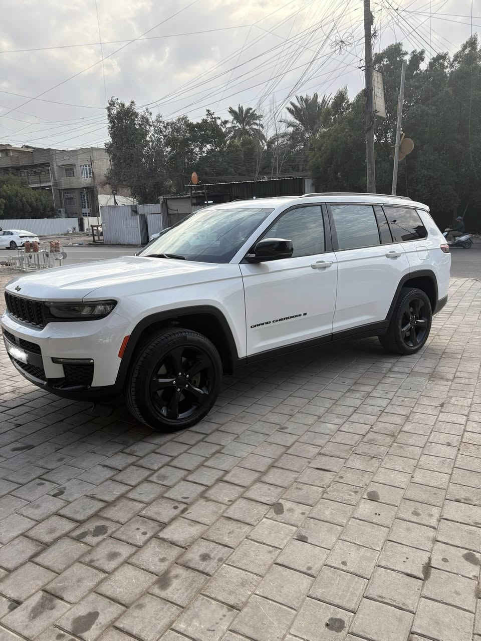 السلام عليكم
جيب شيروكي للبيع موديل 2024 Limited رقم بغداد
7 راكب كراسي منفصل vip
السيارة حادثهه باب الصدر فقط مبدل نفس اللون قطعه اصلية 
فقط بيهه 3 رصعات صغار كلش 
غير هذا زلغ مابيهه
بدون اي ايرباك كلهن سليمات 
ماشيه 40 الف ميل
سيارة دخول جديد صار تقريبا 4 او 5 اشهر 
على ايدنه جايبيهه من امريكا لاشركة ولا من المعارض
السيارة جديدة بمعنى الكلمة
صور الحادث موجودات بالمنشور
سعرهه 32 الف دولار 
320 ورقة مكاني بغداد للاتصال ***********
