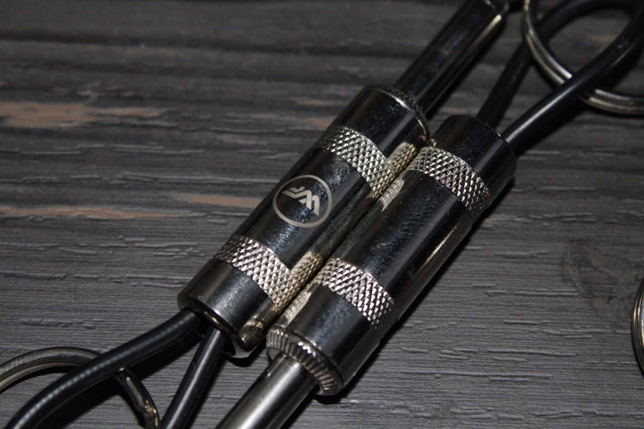 ⁨ حاملة مفاتيح جدارية مميزة على شكل مضخم صوت Fender (Jack Rack) 🎸
 الحالة: جديدة/بحالة ممتازة مع كامل ملحقاتها (نفس الصور).
 الملحقات: تجي مع 4 ميداليات مفاتيح على شكل جكّات عازف جيتار (Audio Plugs)، بالإضافة إلى براغي التثبيت واللاصق الجداري.
 الاستخدام: ديكور فخم وعملي جداً لمدخل البيت أو الغرفة، تعلق،  السعر: (25) الف 
 المكان: بغداد | متوفر توصيل للمحافظات.⁩


**إذا كنت صاحب هذا الإعلان وتريد حذفه لأي سبب، رجاءا أرسل رسالة إلى الدعم الفني**