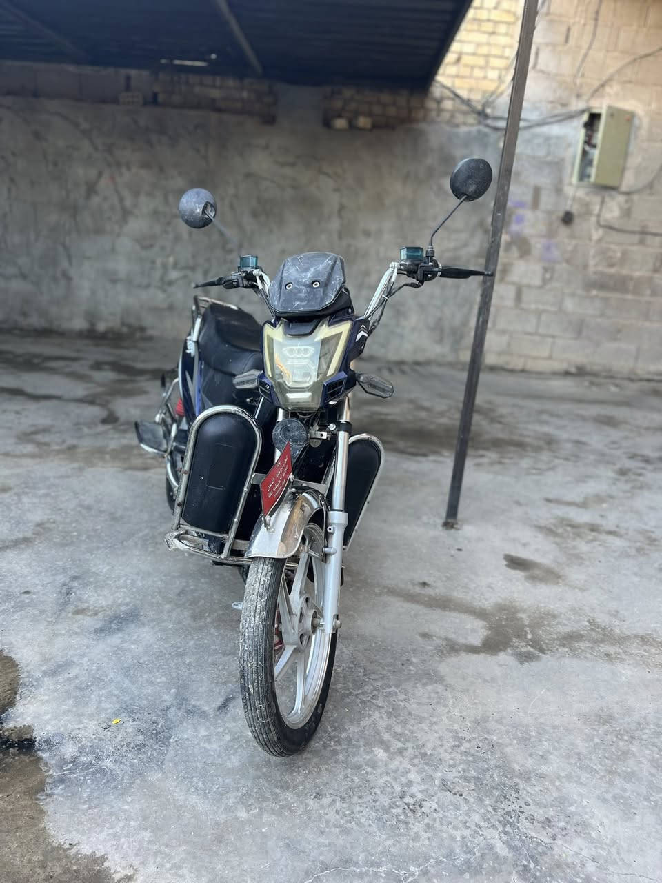 بطاريات معة شاحنة عل فحص كهرابايات كلهة شغالة 
موطور حلو مرتي سعرة خاص وهذة رقمي ***********
