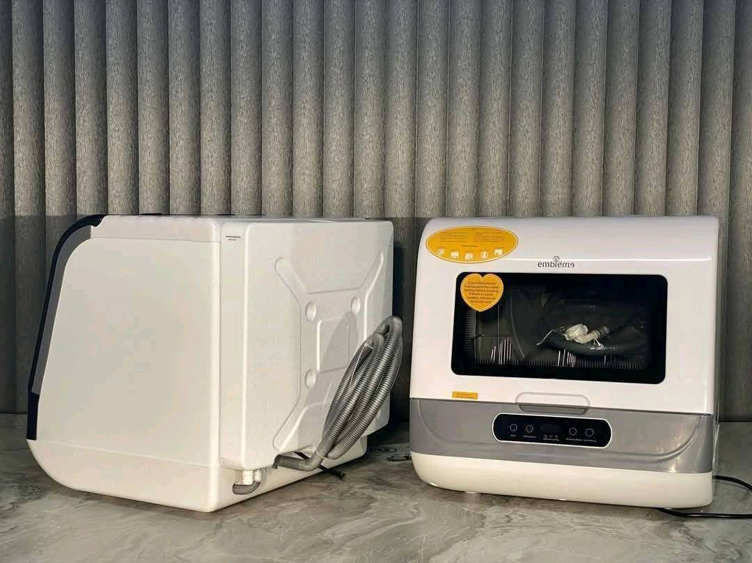 غسالة الصحون المنضدية الاوتوماتيكية
من ماركة امبليوم الألمانية 🇩🇪 مع ضمان سنة حقيقي ✨
🔹 تتسع إلى 10 صحون
🔹 يمكن استخدامها لغسل الفواكه والخضروات 🍋🍈
🔹 لا تحتاج تأسيس ماء خاص وسهلة الاستخدام
🔹 هيتر داخلي لتسخين الماء بسرعة عالية
المميزات:
✨ شاشة عرض LED ديجيتال أنيقة
✨ 5 برامج غسيل (تلقائي – مكثف – عادي – اقتصادي – سريع)
✨ نافذة شفافة لمتابعة عملية الغسل
✨ مؤقت ذكي (30 / 40 / 50 دقيقة)
✨ توقف تلقائي عند فتح الباب
✨ إزالة قوية للدهون وتنظيف مثالي
✨ حجم عملي يمكن وضعها على الكاونتر أو أي مكان بالمطبخ
📦 التوصيل متوفر لجميع المحافظات 🚚
📞 للحجز والاستفسار: *********** واتساب 📩