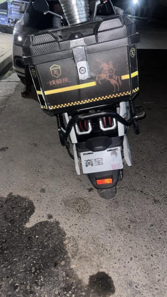 دراجه رياضي شحن تخبل مواصفاتها كلش حلوة
4 سرع 
6بطاريات 
سرعتها 85 
بصمات 2 وسويجات 2
تشغيل عن بعد 
دراجه بعدها بل جيس 
نظام رجوع الى الخلف 
سعرها 800 
مكاني الحرية الدولعي
***********
